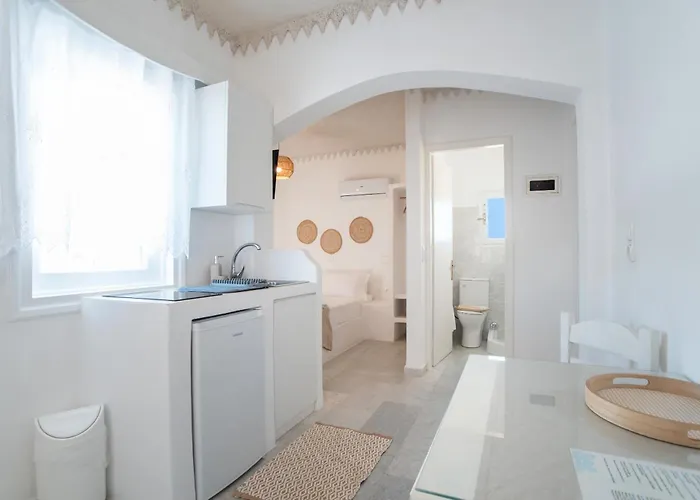 Maroulis Naxos Konukevi 3*