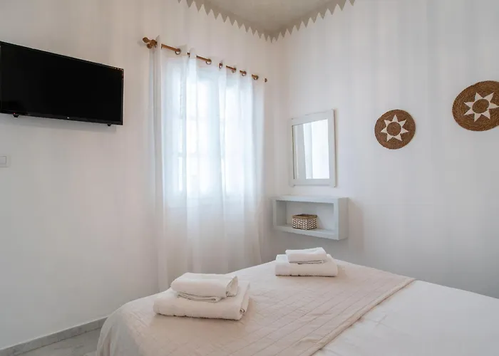 Konukevi Maroulis Naxos 3*